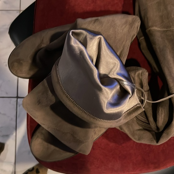 Stuart Weizmann over the knee boot - Picture 5 of 6